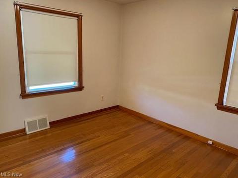 1827 E 294th St, Wickliffe, OH 44092 photo 4
