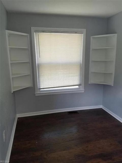 1470 E 256th St, Euclid, OH 44132 photo 3