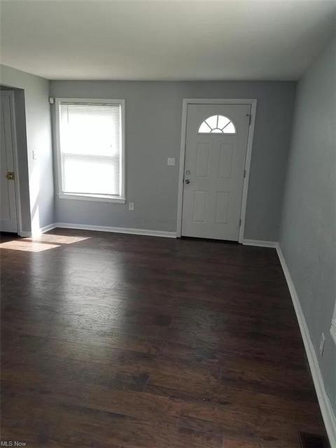 1470 E 256th St, Euclid, OH 44132 photo 2