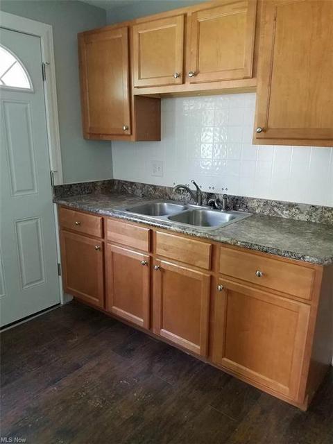 1470 E 256th St, Euclid, OH 44132 photo 4