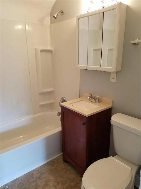 1470 E 256th St, Euclid, OH 44132 photo 6