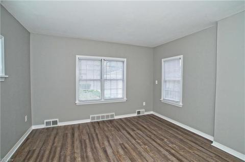 344 E 197th St, Euclid, OH 44119 photo 10