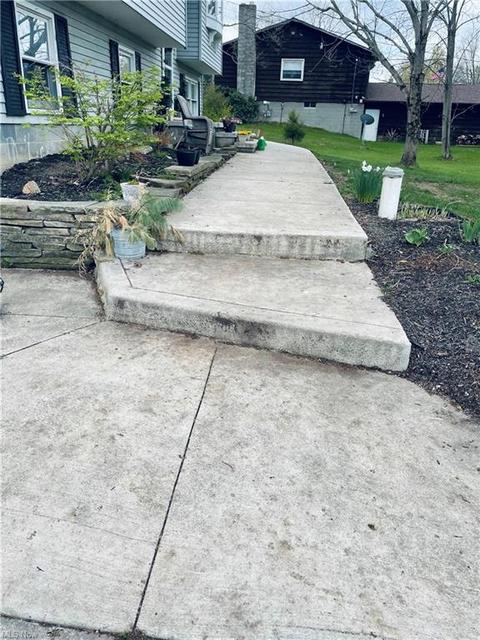 11222 Loris Ave, Aurora, OH 44202 photo 2