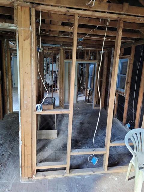 511 Dewitt St, Lorain, OH 44055 photo 2