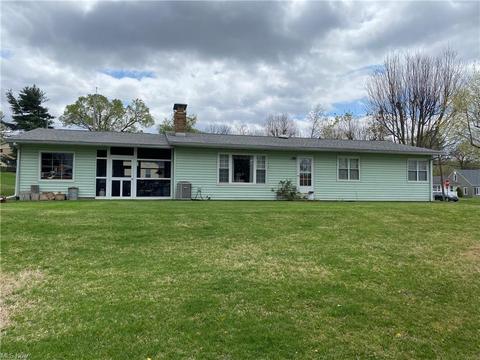 107 E 9th St, Williamstown, WV 26187 photo 8