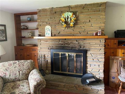 107 E 9th St, Williamstown, WV 26187 photo 6