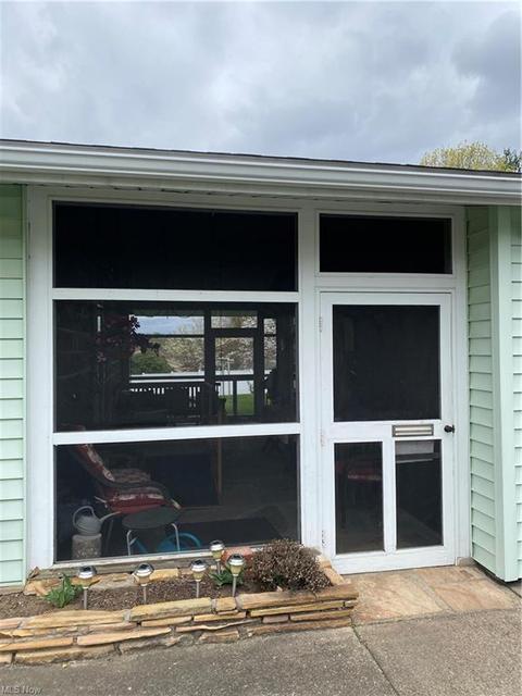 107 E 9th St, Williamstown, WV 26187 photo 2