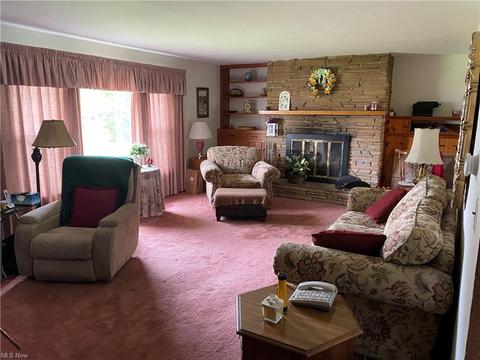 107 E 9th St, Williamstown, WV 26187 photo 5