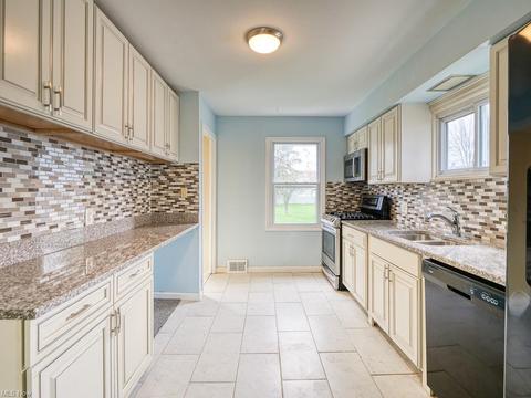6025 Smith Rd, Brook Park, OH 44142 photo 4