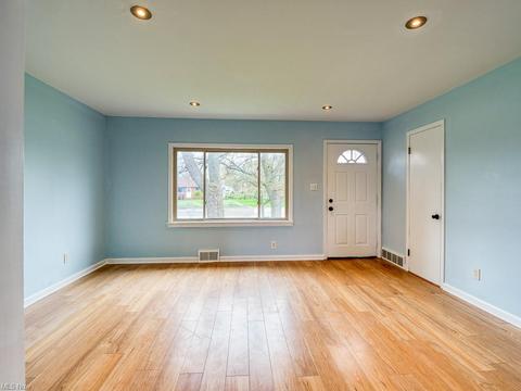 6025 Smith Rd, Brook Park, OH 44142 photo 13