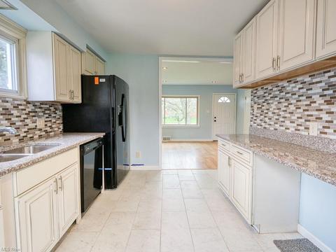 6025 Smith Rd, Brook Park, OH 44142 photo 9