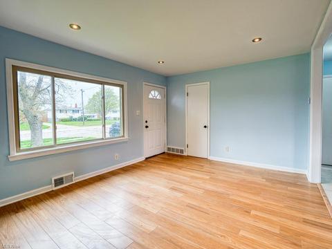 6025 Smith Rd, Brook Park, OH 44142 photo 12