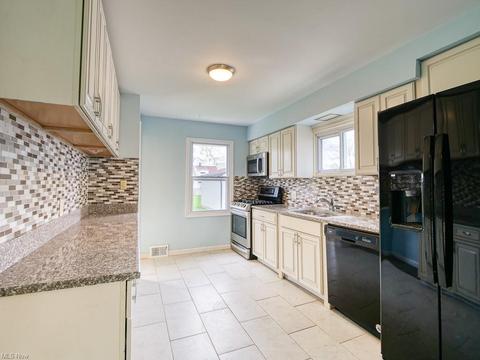 6025 Smith Rd, Brook Park, OH 44142 photo 5