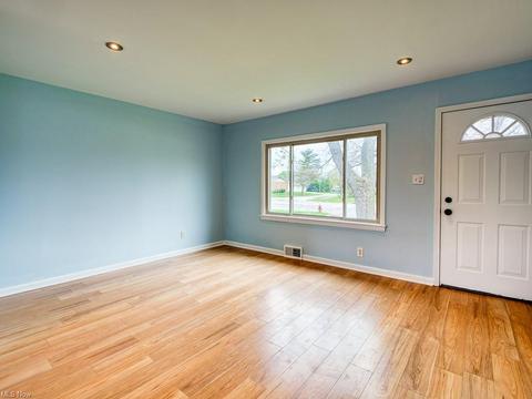 6025 Smith Rd, Brook Park, OH 44142 photo 10