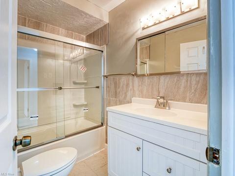 6025 Smith Rd, Brook Park, OH 44142 photo 14