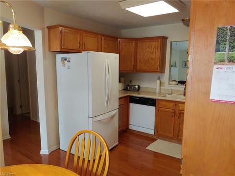 3196 Mariners Island Dr NW, Canton, OH 44708 photo 5