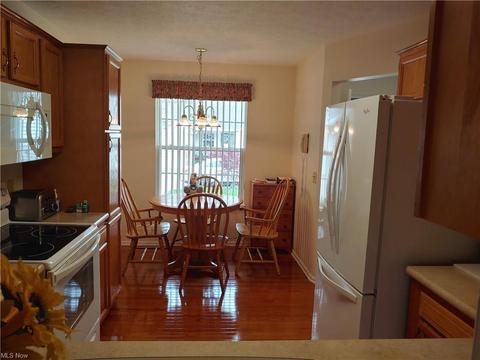 3196 Mariners Island Dr NW, Canton, OH 44708 photo 3