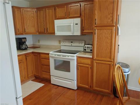 3196 Mariners Island Dr NW, Canton, OH 44708 photo 4