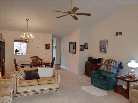 3196 Mariners Island Dr NW, Canton, OH 44708 photo 9