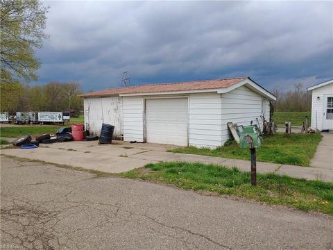 98 Chestnut St, Dresden, OH 43821 photo 2