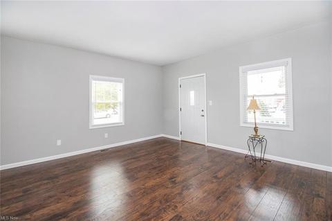 211 Park St, Dover, OH 44622 photo 4