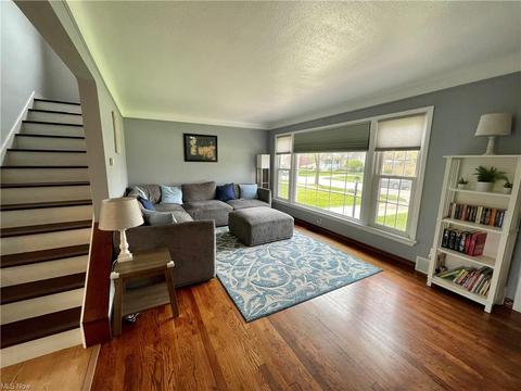 297 E 307th St, Willowick, OH 44095 photo 2