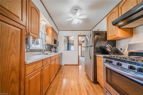 393 Olive St, Elyria, OH 44035 photo 7