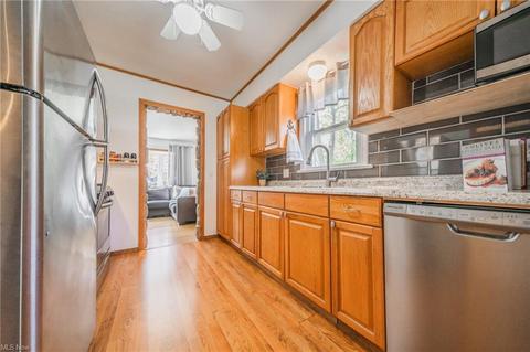 393 Olive St, Elyria, OH 44035 photo 9