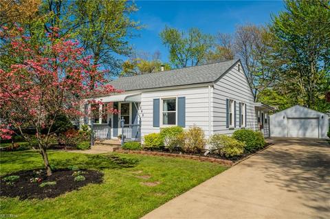 393 Olive St, Elyria, OH 44035 photo 2