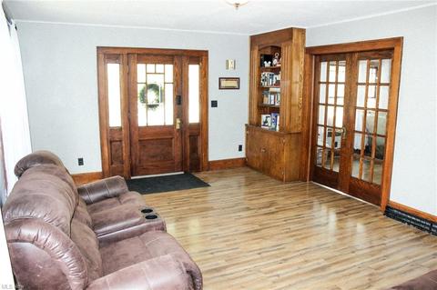 314 E 13th St, Dover, OH 44622 photo 2
