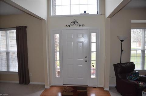 216 Wilmington Dr, Broadview Heights, OH 44147 photo 2