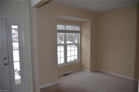 216 Wilmington Dr, Broadview Heights, OH 44147 photo 4