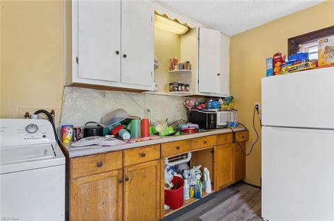 110 Elm St, Struthers, OH 44471 photo 3