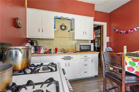 110 Elm St, Struthers, OH 44471 photo 12