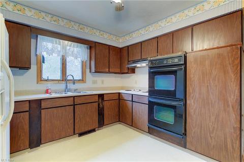 816 Carpenter St, Akron, OH 44310 photo 8