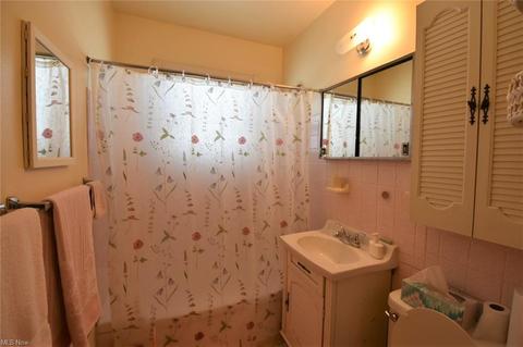 3003 Center Dr, Parma, OH 44134 photo 12