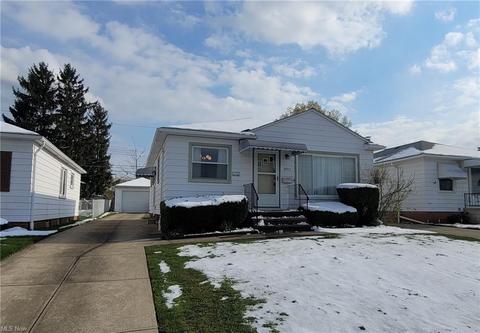 3003 Center Dr, Parma, OH 44134 photo 1