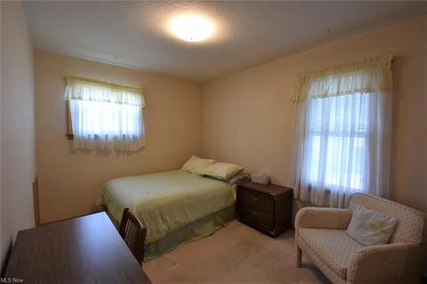 3003 Center Dr, Parma, OH 44134 photo 9