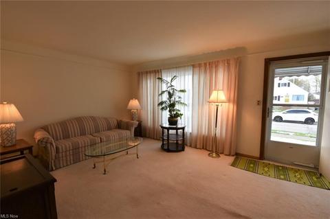 3003 Center Dr, Parma, OH 44134 photo 2