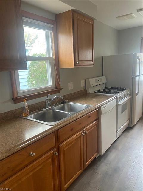5536 Hauserman Rd, Parma, OH 44130 photo 9