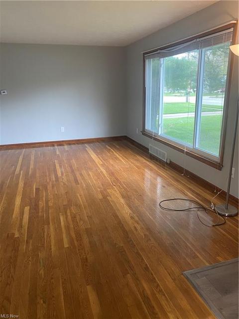 5536 Hauserman Rd, Parma, OH 44130 photo 3