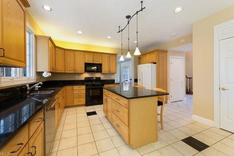 7375 Joseph Dr, Solon, OH 44139 photo 15
