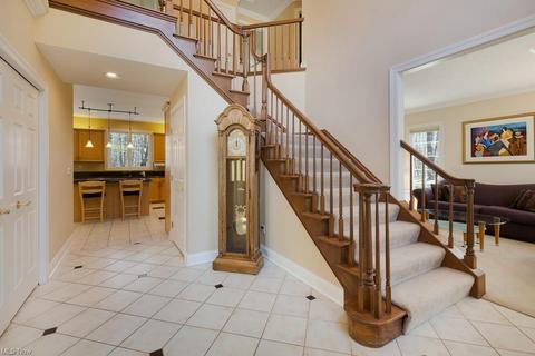 7375 Joseph Dr, Solon, OH 44139 photo 2