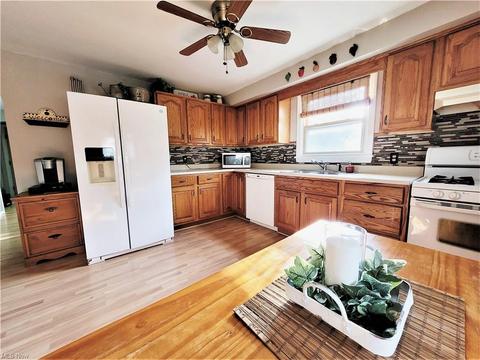 669 5th St, Struthers, OH 44471 photo 6