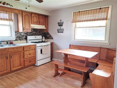 669 5th St, Struthers, OH 44471 photo 7