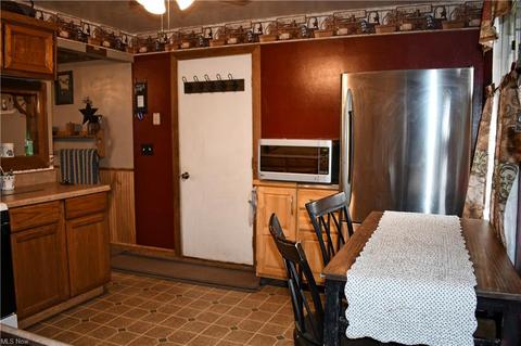 816 Duffey St, Elyria, OH 44035 photo 9