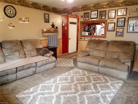 816 Duffey St, Elyria, OH 44035 photo 4