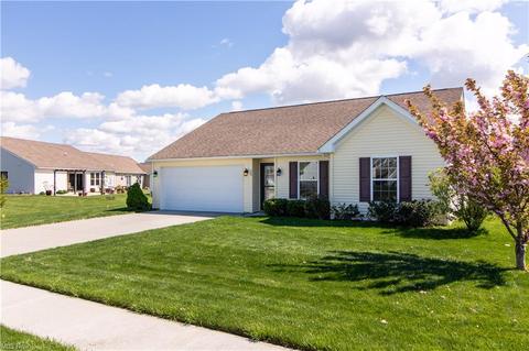 365 Springbrook Cir, Elyria, OH 44035 photo 2
