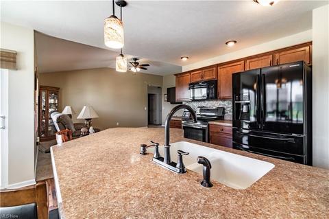 365 Springbrook Cir, Elyria, OH 44035 photo 19