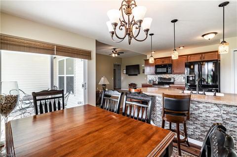365 Springbrook Cir, Elyria, OH 44035 photo 17